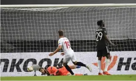  ?? Photograph: Marius Becker/AP ?? Luuk de Jong scores the winning goal as Sevilla came from behind to beat Manchester United 2-1 in their Europa League semi-final in Cologne.