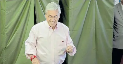  ?? BLOOMBERG ?? Sonriente. El electo presidente Sebastián Piñera, ayer, al momento de votar en Santiago.