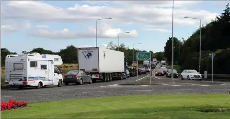  ??  ?? Traffic is held up on the Rosslare Road roundabout due to ongoing road works.