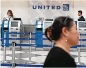  ?? Scott Olson / Getty Images ?? United Airlines has issued a series of apologies and promised to review its policies after a passenger in Chicago was dragged from a flight.