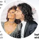  ??  ?? Sophia Loren landet heute, Samstag, in Wien; die Laudatio bei der Kulturprei­sverleihun­g wird am Sonntag ihr Sohn Carlo Ponti jr. (Kreis), mit dem sie vor Kurzem gedreht hat, halten