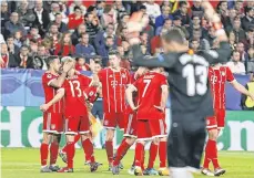  ?? /FOTOS EFE ?? Jugadores del Bayern Múnich celebran el gol de Thiago Alcántara frente al Sevilla ayer.