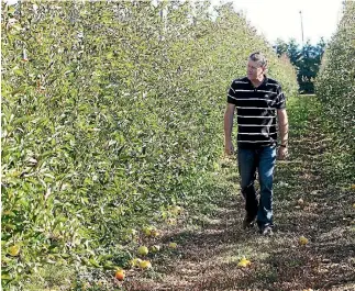  ?? PHOTO: COLIN SMITH/STUFF ?? It’s been a tough growing season for Julian Raine.