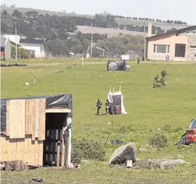  ??  ?? Tandil. Unas 130 familias ocuparon 20 hectáreas en Cerro Granito.