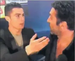  ??  ?? RESPETO. El detalle de Cristiano con Buffon, de lo más visto del año.