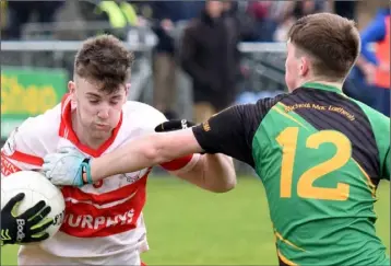  ??  ?? Kilanerin midfielder Niall Hughes taking on Dylan Ruane of Michael Glavey’s.