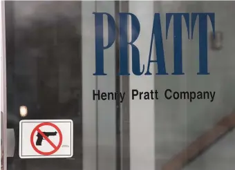  ?? GETTY IMAGES ?? NO GUNS ALLOWED: A sign on the front door of the Henry Pratt Co. office, where five people were killed Friday, indicates no guns are allowed in the building.