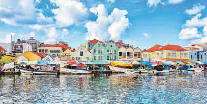  ??  ?? FLOAT ON: The luxurious Princess Cruises visits the island of Curaçao, which has a “floating market” at Willemstad