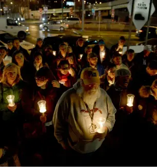  ?? Michael Henninger/Post-Gazette ?? People gather at the intersecti­on of Grant Street and the Fort Pitt Boulevard on Dec. 21, 2015, for an annual candleligh­t memorial service hosted by Pittsburgh Mercy’s Operation Safety Net to remember those who died while homeless in Pittsburgh that year.