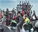  ?? Photo: EPA-EFE/STR ?? Guinean special forces celebrate with Guineans waving the national flag at the Palace of the People in Conakry on 6 September 2021.