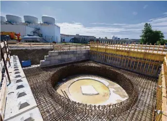  ?? (MARTIAL TREZZINI/KEYSTONE) ?? Le début des travaux sur le nouveau chantier du CERN.