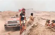  ?? AFP ?? Pro-government forces man a barricade in Al Fazah area in Hodeida province on Saturday.