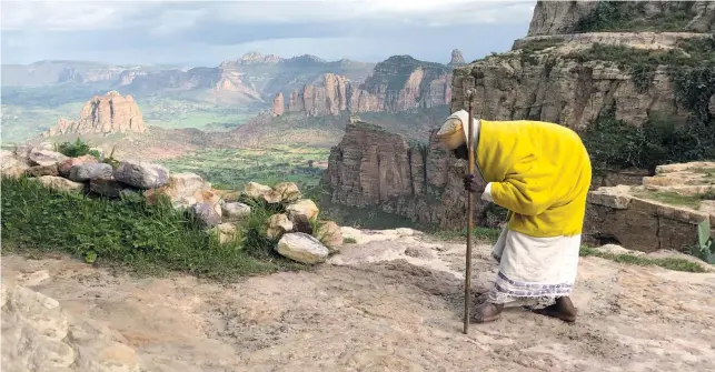  ?? FRÉDÉRIC LENOIR ?? Un vieil ermite copte orthodoxe dans la région du Tigré, en Éthiopie, rencontré par le philosophe Frédéric Lenoir