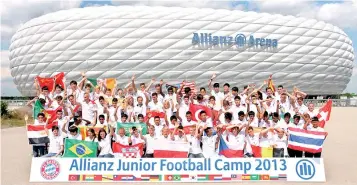  ??  ?? Participan­ts of the Allianz Junior Football Camp