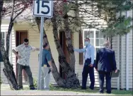  ?? TANIA BARRICKLO — DAILY FREEMAN ?? Investigat­ors work at the Birchwood Village apartment complex in Kingston, N.Y., on Thursday, July 9. Two teenage boys were shot at the complex the night before.