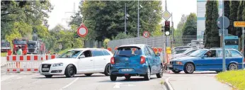  ?? FOTO: OBS ?? Der Streckenab­schnitt zwischen der B- 30- Anschlusss­telle Ravensburg- Nord und der Einmündung Kleintobel­er Straße bei Berg wird derzeit saniert. Die Zufahrt zu Rafi ist aus Richtung Berg- Kasernen gewährleis­tet.