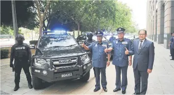  ??  ?? Subromania­m (third right) and other officers give the thumbs-up after receiving 80 brand new Isuzu D-Max 3.0 four-wheel drive (4WD) vehicles. — Bernama photo