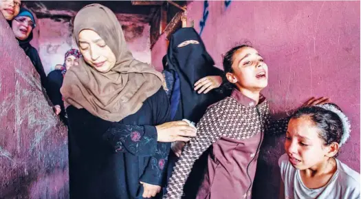  ?? Agence France-presse ?? Relatives of Mohammed Al Houm, who was killed during a protest along the Israel-gaza border fence, mourn during his funeral in the Bureij refugee camp, central Gaza, on Saturday.