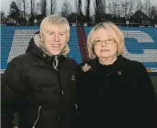  ?? Foto: archiv J. Kábrtové ?? Doma na Bazalech Na slavném ostravském stadionu František Rajtoral i bydlel, s Jiřinou Kábrtovou jej pojil blízký vztah.