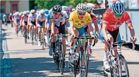  ?? FOTO: RUPPENTHAL ?? Kristjan Kumar (im Gelben Trikot) gewann im vergangene­n Jahr die 27. Auflage der Trofeo. Später wurde der Slowene des Dopings überführt. Er ist suspendier­t, das Verfahren gegen ihn läuft noch.