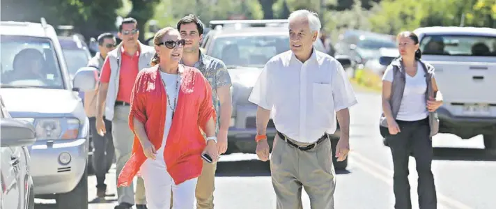  ??  ?? El presidente electo, Sebastián Piñera, ayer en Bahía Coique.