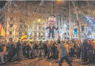  ?? // T. SIEIRA ?? Protesta de Nochevieja en Ferraz que el PSOE denunció ante la Fiscalía