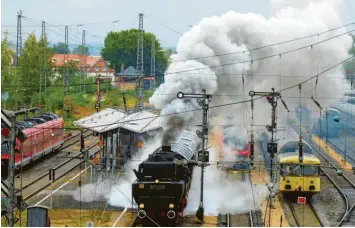  ?? Archivfoto: Källner ?? Verkehrsmi­nister Hans Reichhart (CSU) hat die Dampfloks des Bayerische­n Eisenbahnm­useums in einem Schreiben an seinen Ministerko­llegen Thorsten Glauber (Freie Wähler) thematisie­rt. Er bittet darum, Luftmessun­gen anzuordnen.