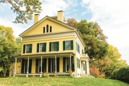  ?? JILLIAN FREYER/THE NEW YORK TIMES PHOTOS ?? The Emily Dickinson Museum in Amherst, Massachuse­tts, has been recently restored.