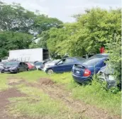  ?? ?? Problema. El agua retenida en los vehículos se convierte en criadero de zancudos.