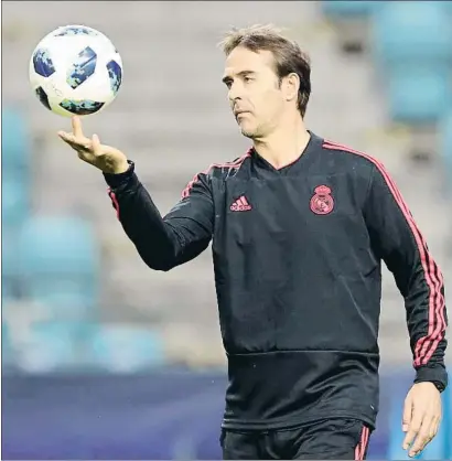  ?? ALEXANDER HASSENSTEI­N / GETTY ?? Julen Lopetegui ha sustituido a Zinédine Zidane como entrenador del Real Madrid