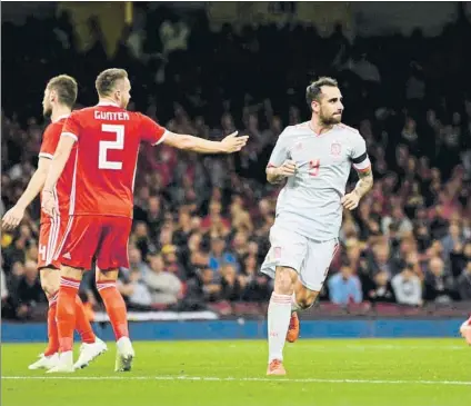  ?? FOTO: GETTY ?? Paco Alcácer, con dos goles, fue el gran protagonis­ta de la victoria de la selección en Cardiff ante Gales