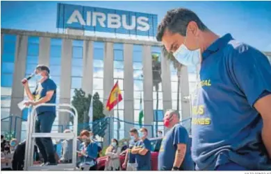  ?? JULIO GONZÁLEZ ?? El presidente del comité de empresa, Juan Manuel Trujillo, se dirige a la asamblea.