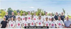  ?? FOTO: NIKLAS KESENHEIME­R ?? Spieler und Betreuer der Landesliga­reserve des SV Kehlen sehen sich für die neue Saison gerüstet.