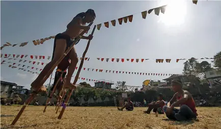  ?? SSB photo ?? IP GAMES. Young boys compete during an indigenous game called ‘kadang-kadang’ or wooden stilts during a cultural celebratio­n in the Cordillera. IP games will take center stage in Ifugao next week hatched by the Philippine Sports Commission.