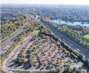  ??  ?? Am Südpark wird der P+R-Parkplatz ausgebaut. Autofahrer können dort mit der Bahn weiterfahr­en. RP-F/A: A. KREBS