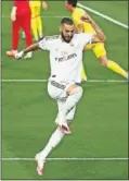  ??  ?? Benzema celebra el primer gol.