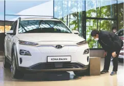  ?? SEONGJOON CHO / BLOOMBERG FILES ?? Sixteen instances of Hyundai Kona EVS catching fire
have been reported globally, including in Canada.