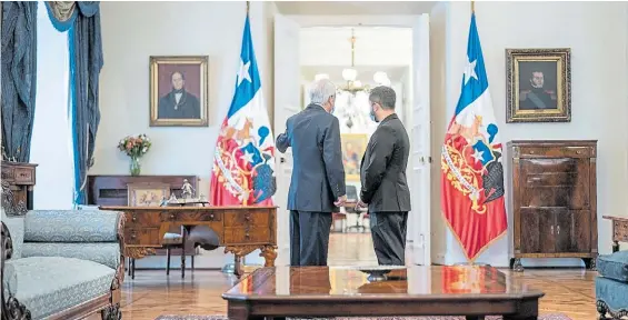  ?? EFE ?? Civismo. El presidente saliente, elcentrode­rechista Sebastián Piñera (izq) durante uno de sus encuentro con el mandatario electo Gabriel Boric.