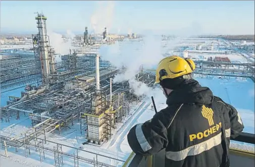  ?? ANDREY RUDAKOV / BLOOMBERG / ARCHIVO ?? Refinería de Rosneft, en la vasta región de Samara, en Rusia