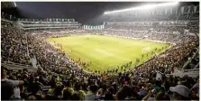  ??  ?? El estadio del Zacatepec lució lleno, pese a ser juego de pretempora­da.