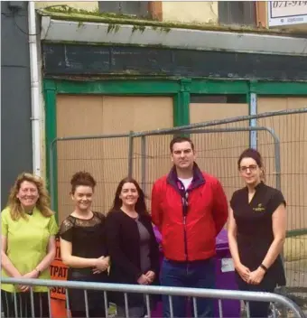  ??  ?? Councillor Tom MacSharry pictured with local business owners and staff working close to where the unstable building is situated at High Street.
