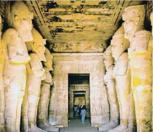  ?? ! " #$%%& ?? Templo de Abu Simbel, en Egipto