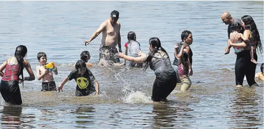  ?? CLIFFORD SKARSTEDT EXAMINER ?? Swimmers cool off at Rogers Cove on Saturday. Water quality testing at city and county beaches has begun for the season, Peterborou­gh Public Health advises.