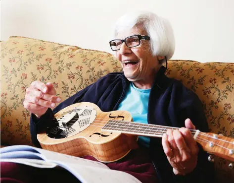  ?? JEAN LEVAC FILES ?? Helen Levine, who died Oct. 24, took up the ukulele at age 91. Around 300 people attended a memorial service for her on Sunday.