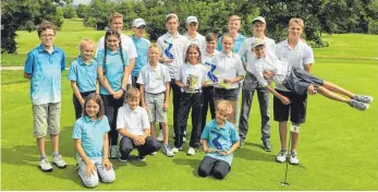  ?? FOTO: PRIVAT ?? Die Spieler der 9- und 18- Loch- Mannschaft des Fürstliche­n Golfclubs Oberschwab­en.