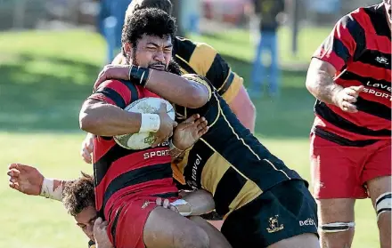  ?? KEVIN STENT/FAIRFAX NZ ?? Poneke flanker Greg Foe is caught by a Wellington defender in Swindale Shield rugby.