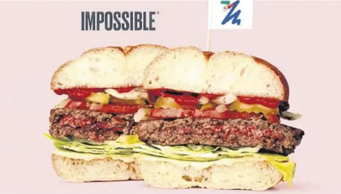  ?? IMP`OSSIBLE FODS ?? La producción de la ‘Imposible Burguer’ vegana genera un 86% menos de emisiones que una hamburgues­a de carne.