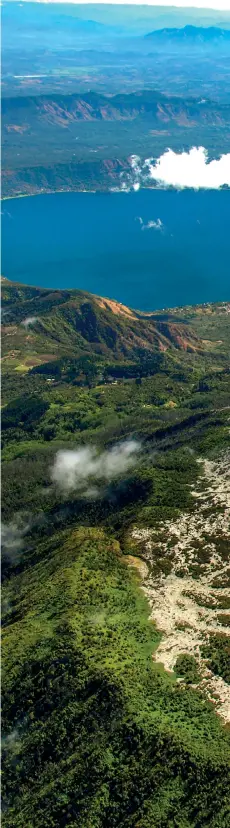  ??  ?? Complejo de volcanes y Lago Coatepeque,
El Salvador.