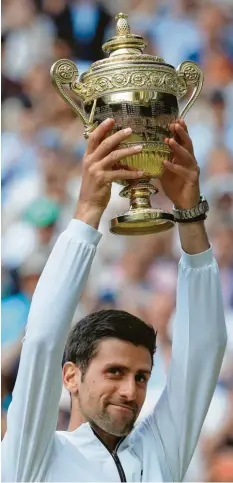  ??  ?? Novak Djokovic hat sich in Wimbledon seinen 16. Grand-Slam-Titel geholt. Zufrieden ist er aber noch längst nicht. Er will der Beste aller Zeiten werden. Foto: Witters