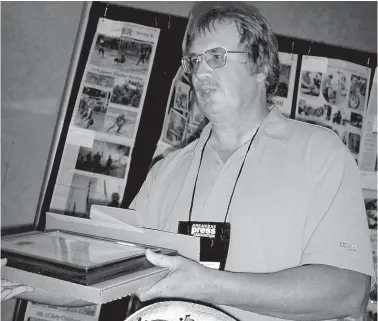  ?? Staff Photo ?? Mark Humphrey, Enterprise-Leader, sports reporter, received a first place for headline writing at the annual Arkansas Press Associatio­n’s award luncheon held Saturday in Hot Springs.